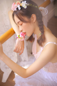 我和年轻的女教师观看